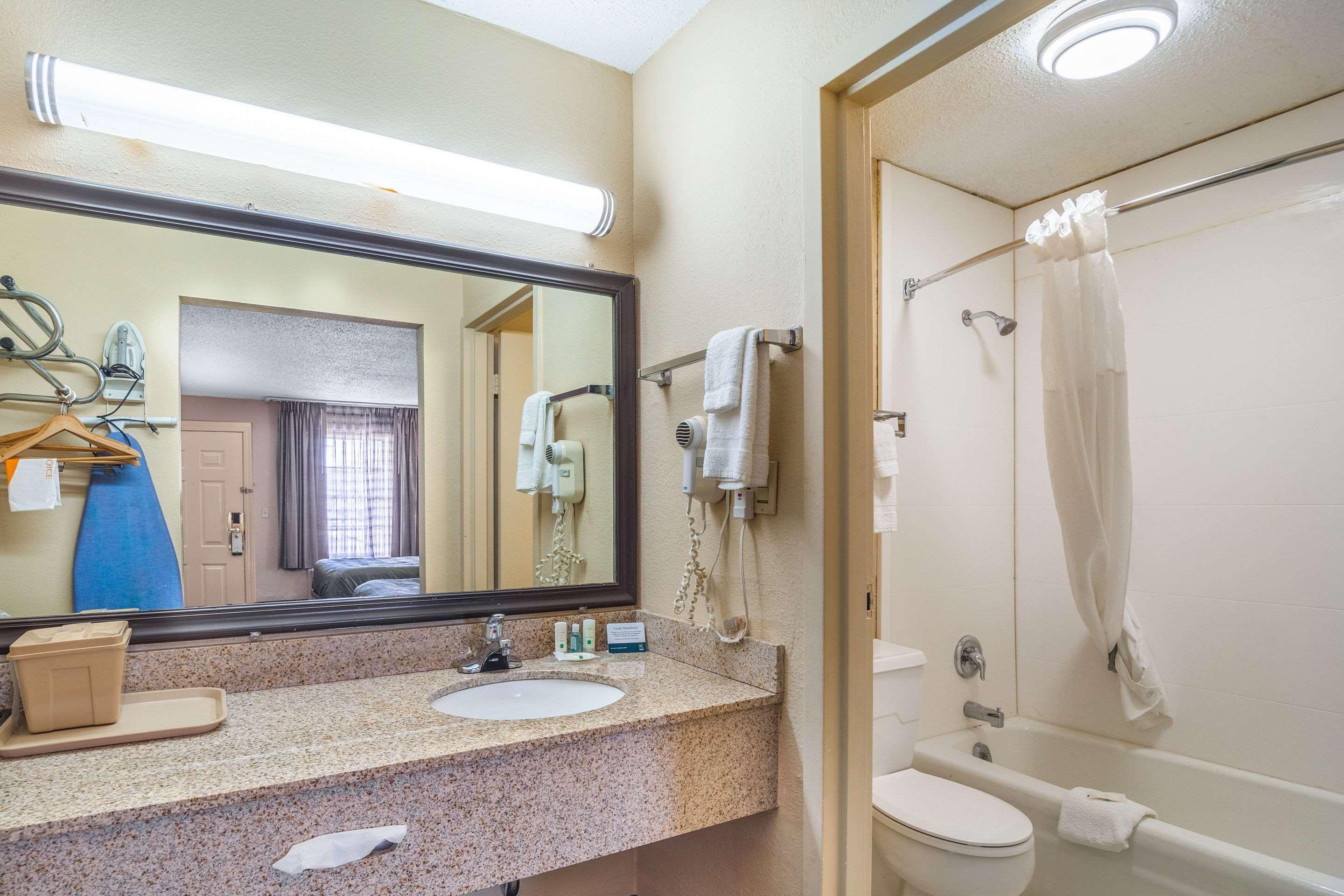 Quality Inn & Suites Santee Exteriör bild