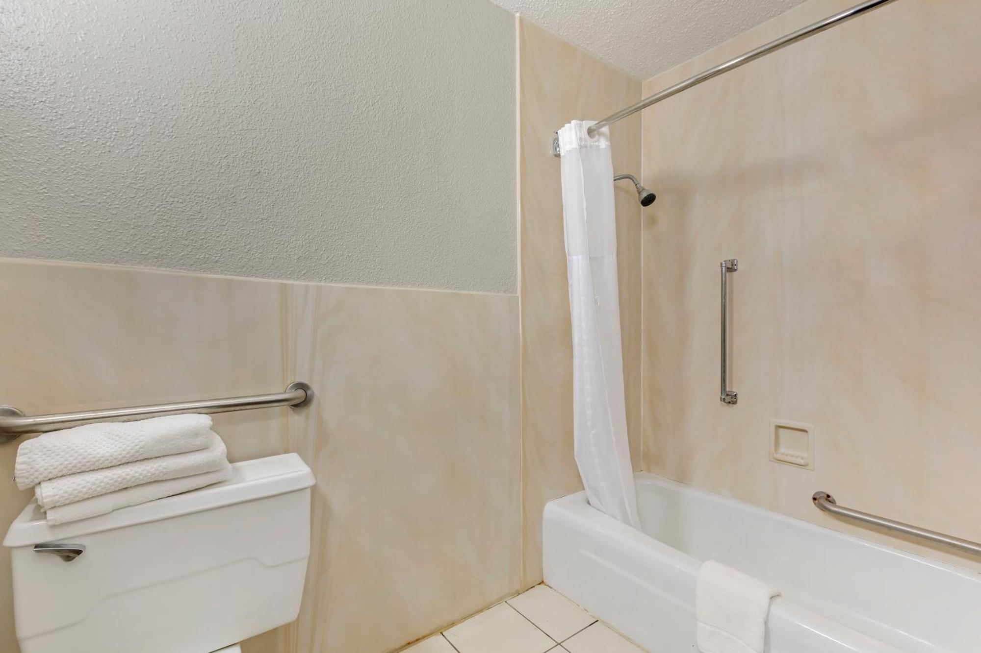 Quality Inn & Suites Santee Exteriör bild