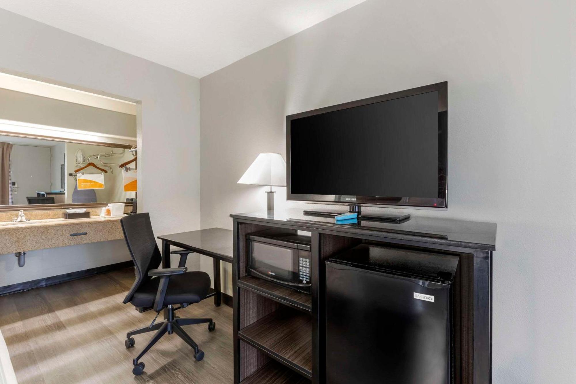Quality Inn & Suites Santee Exteriör bild
