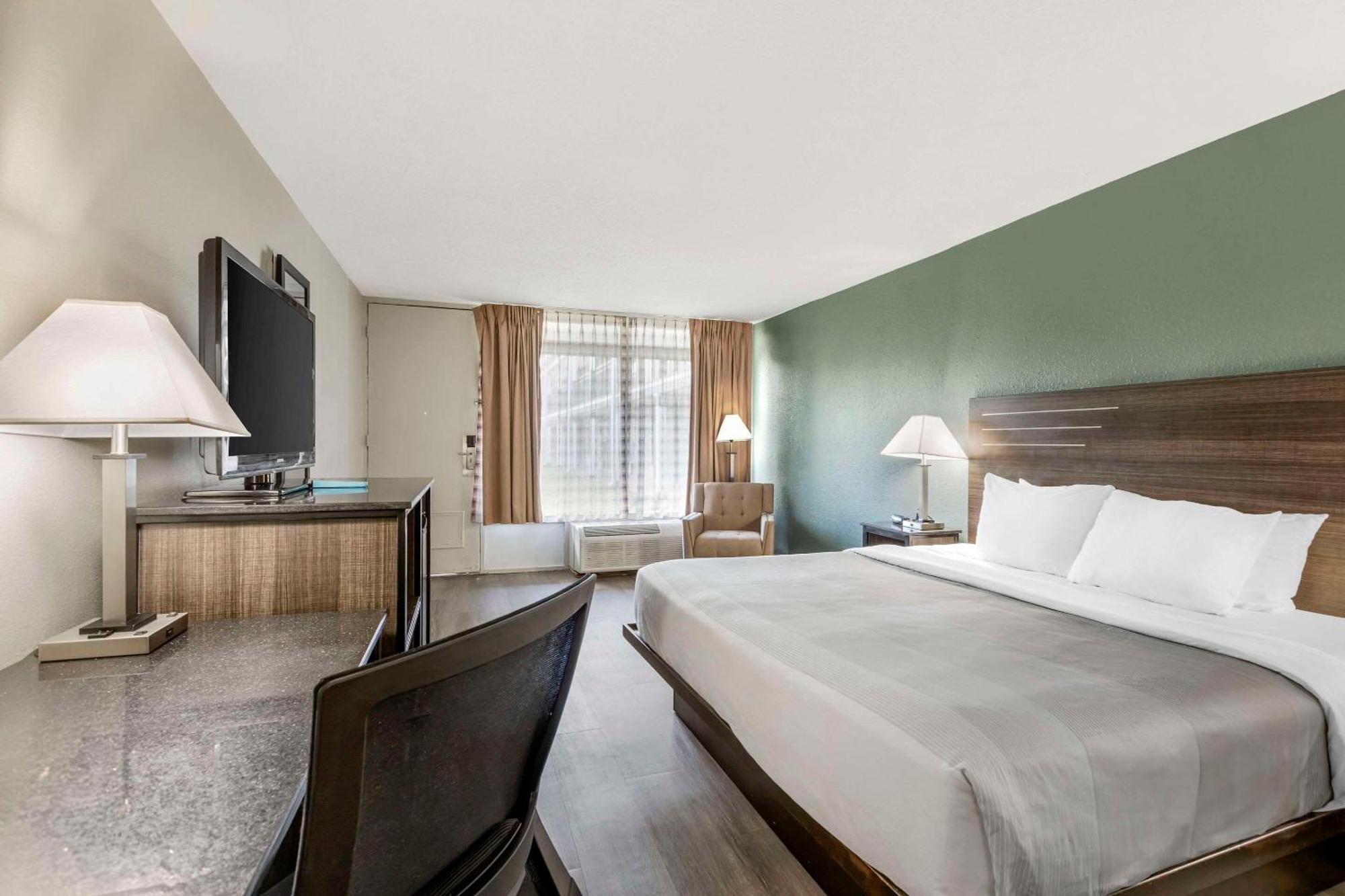 Quality Inn & Suites Santee Exteriör bild