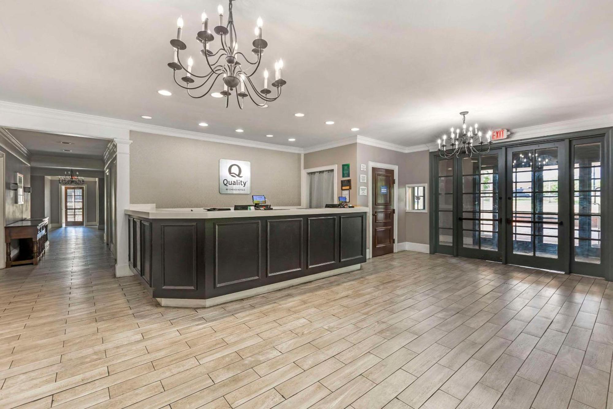 Quality Inn & Suites Santee Exteriör bild