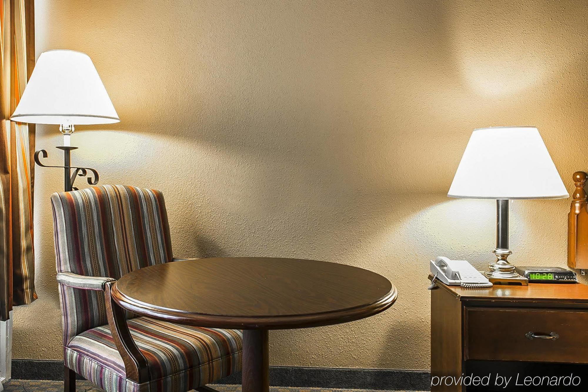 Quality Inn & Suites Santee Exteriör bild