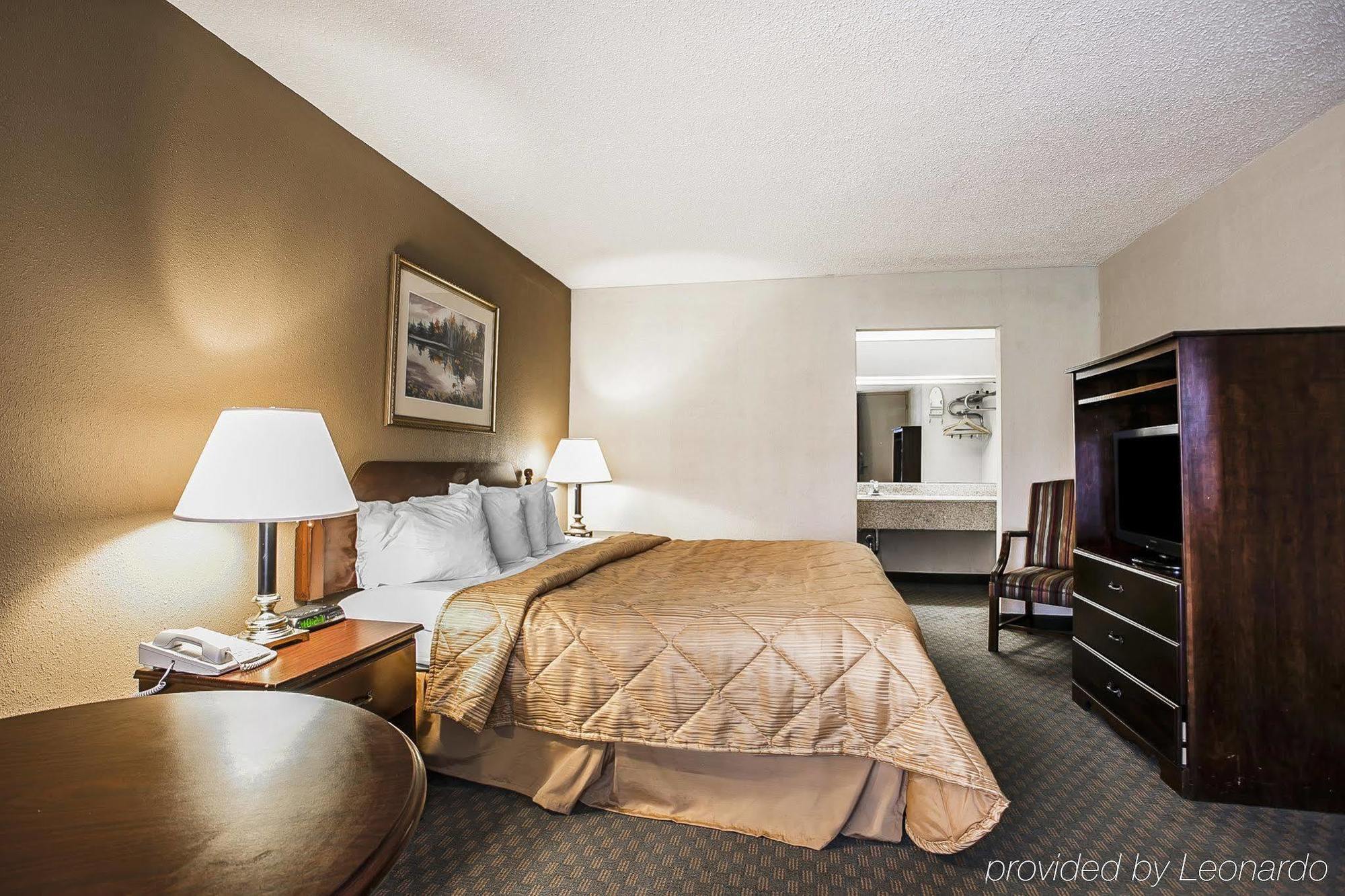 Quality Inn & Suites Santee Exteriör bild